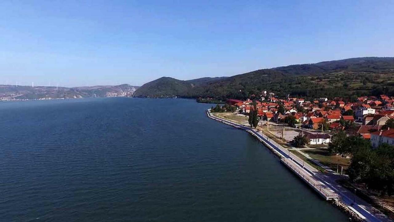 Apartments Barocco Ґолубац Екстер'єр фото