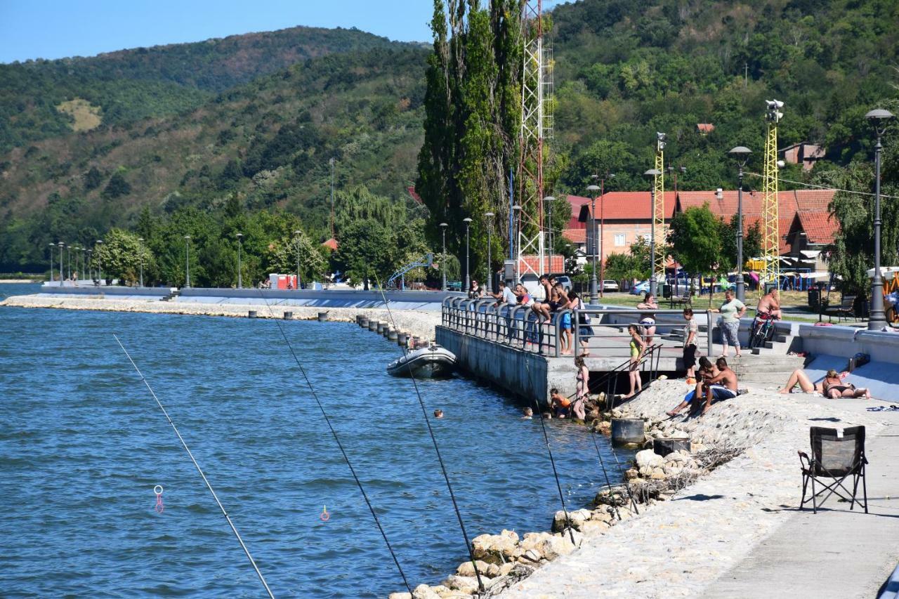 Apartments Barocco Ґолубац Екстер'єр фото